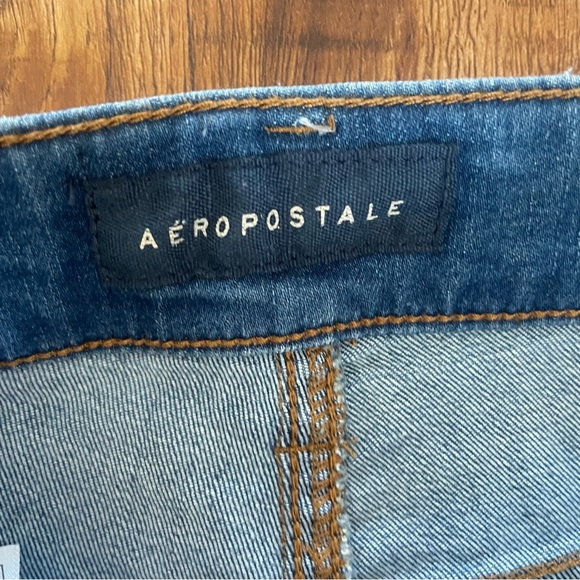 AEROPOSTALE Women’s Midi Blue Distressed Denim Shorts Size 6 - Picture 4 of 9
